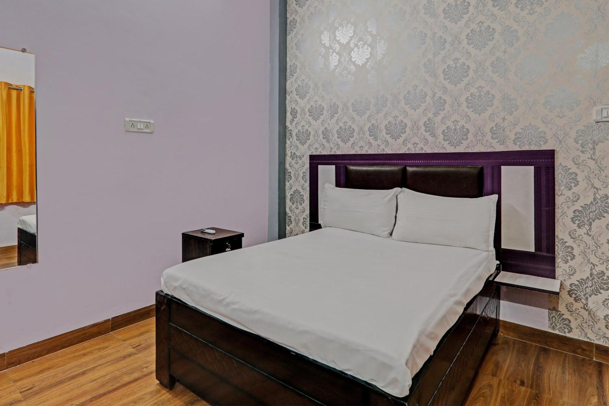 Oyo Hotel Crown Lucknow Dış mekan fotoğraf