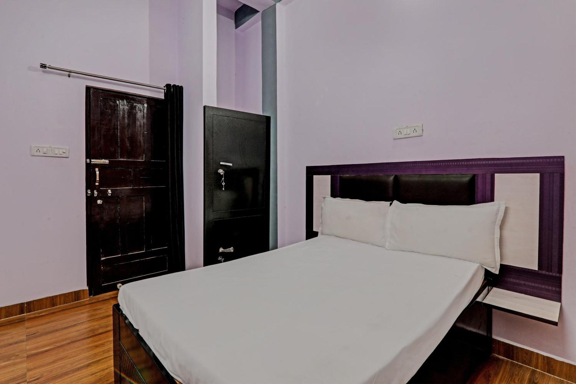 Oyo Hotel Crown Lucknow Dış mekan fotoğraf