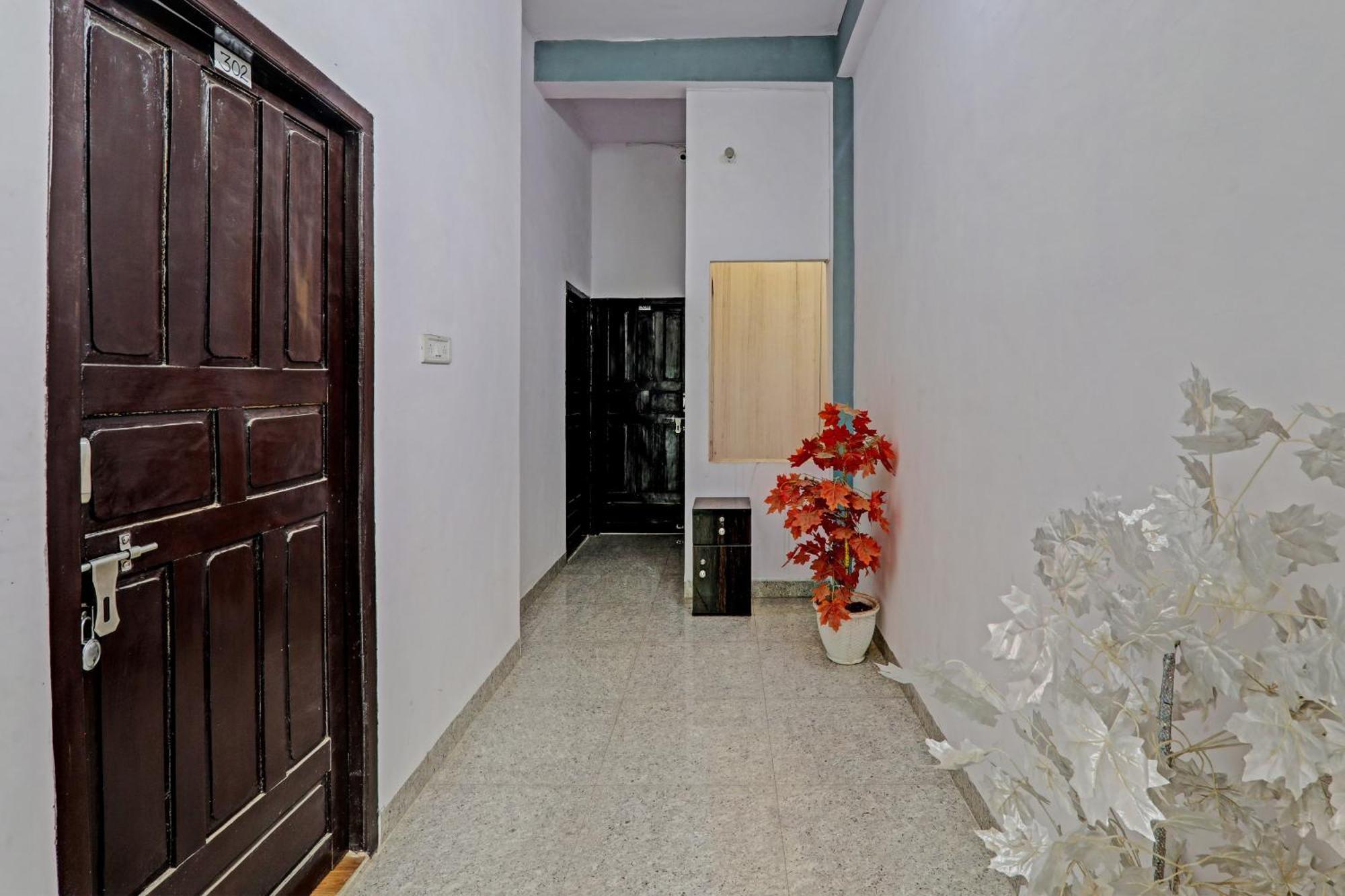 Oyo Hotel Crown Lucknow Dış mekan fotoğraf