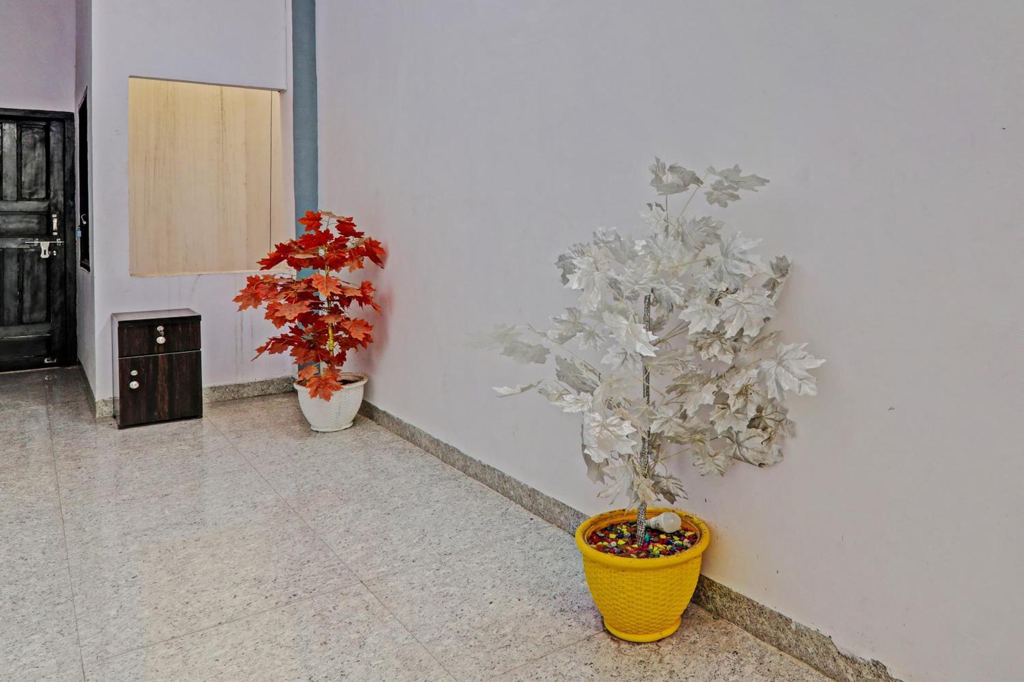 Oyo Hotel Crown Lucknow Dış mekan fotoğraf