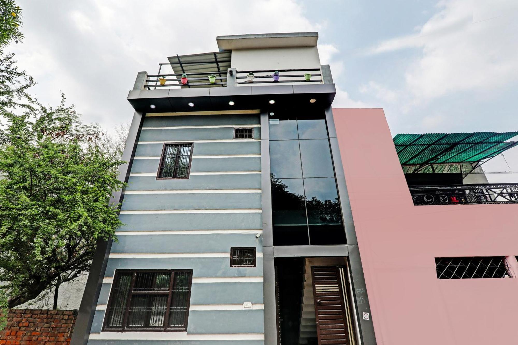 Oyo Hotel Crown Lucknow Dış mekan fotoğraf