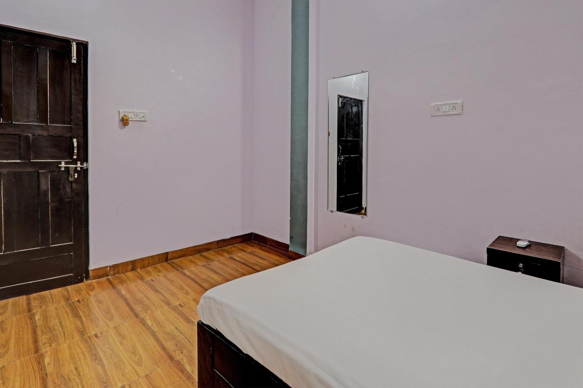 Oyo Hotel Crown Lucknow Dış mekan fotoğraf