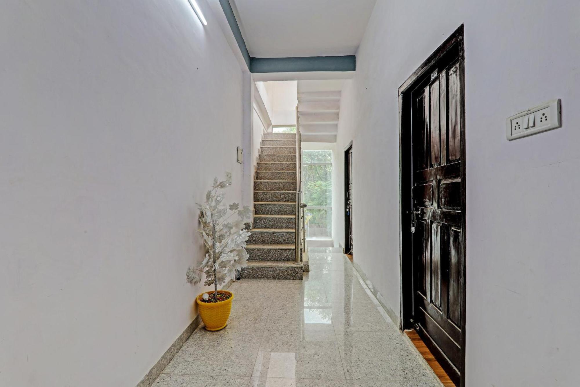 Oyo Hotel Crown Lucknow Dış mekan fotoğraf