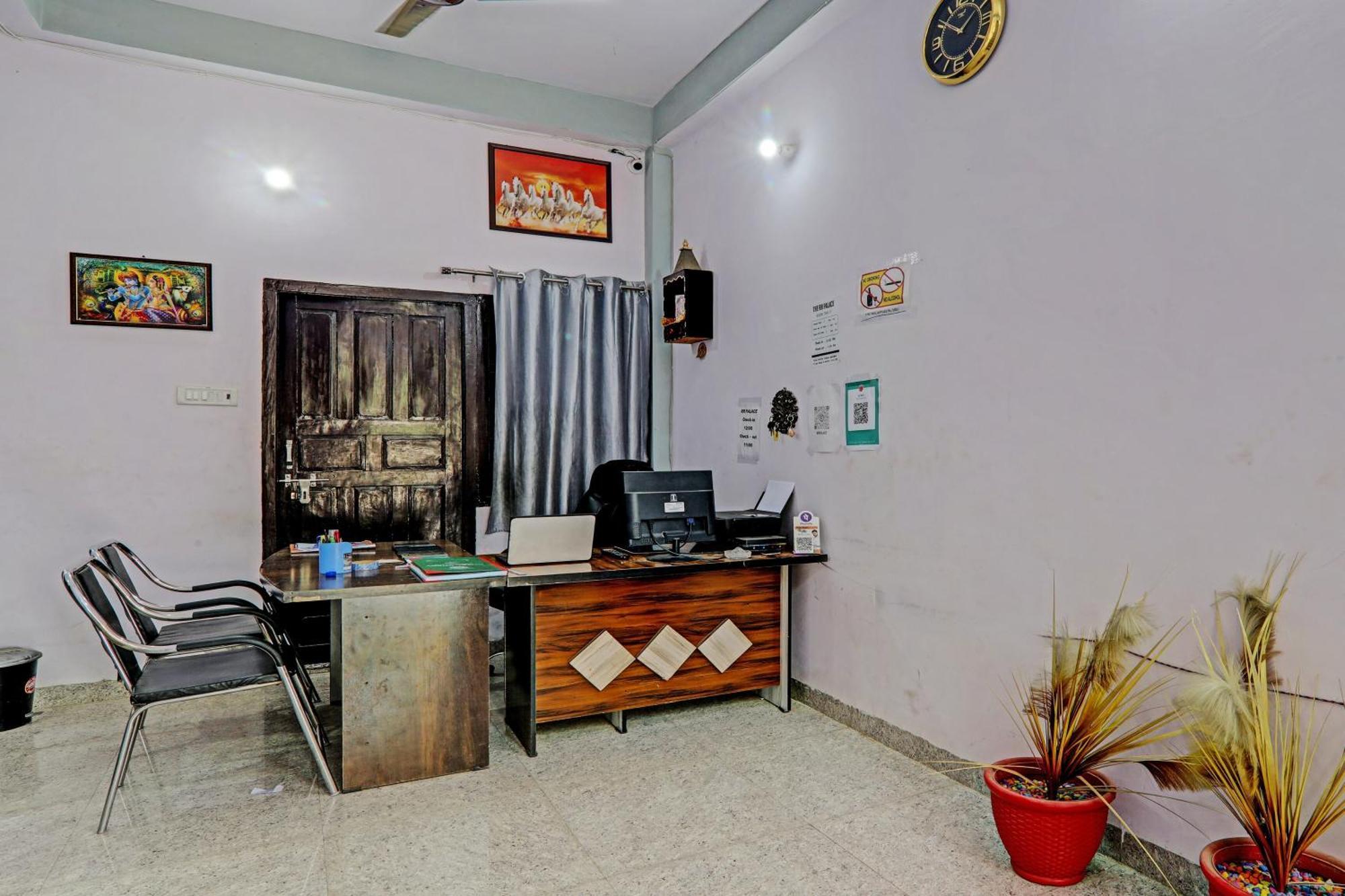Oyo Hotel Crown Lucknow Dış mekan fotoğraf