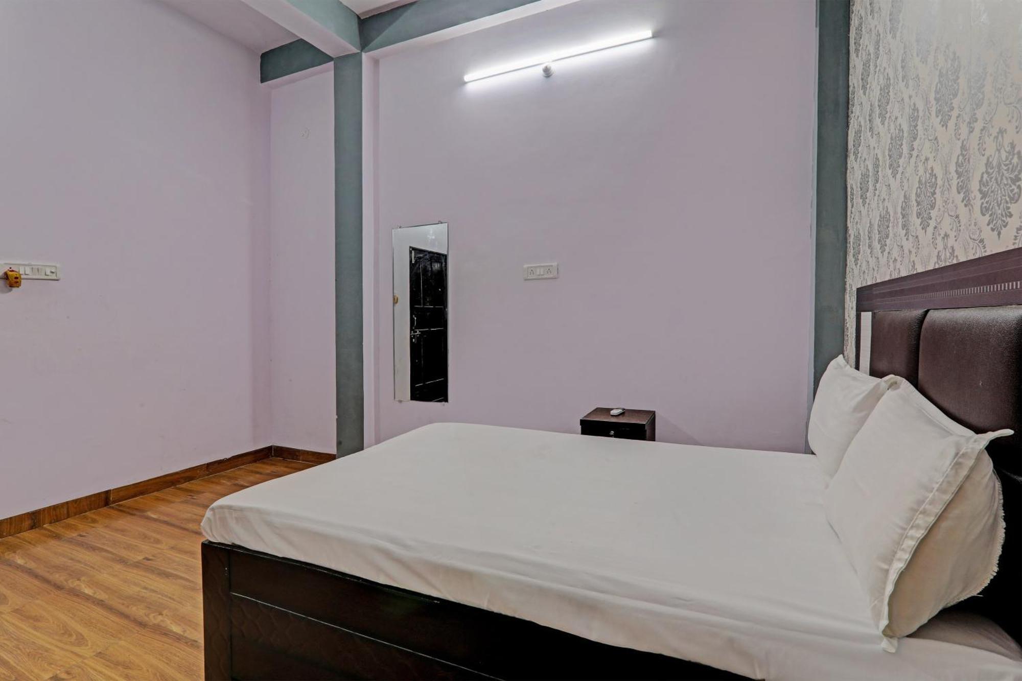 Oyo Hotel Crown Lucknow Dış mekan fotoğraf