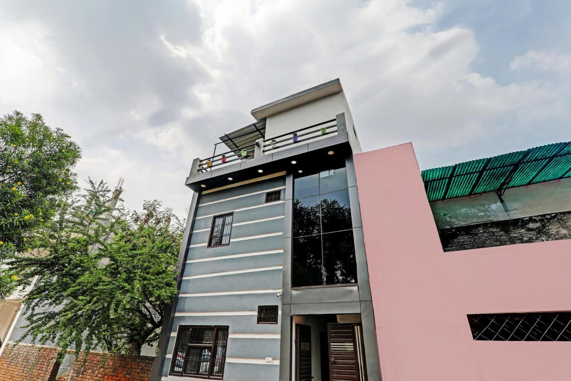 Oyo Hotel Crown Lucknow Dış mekan fotoğraf