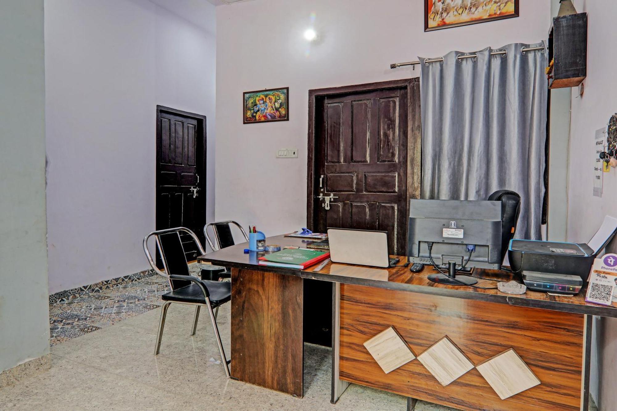 Oyo Hotel Crown Lucknow Dış mekan fotoğraf
